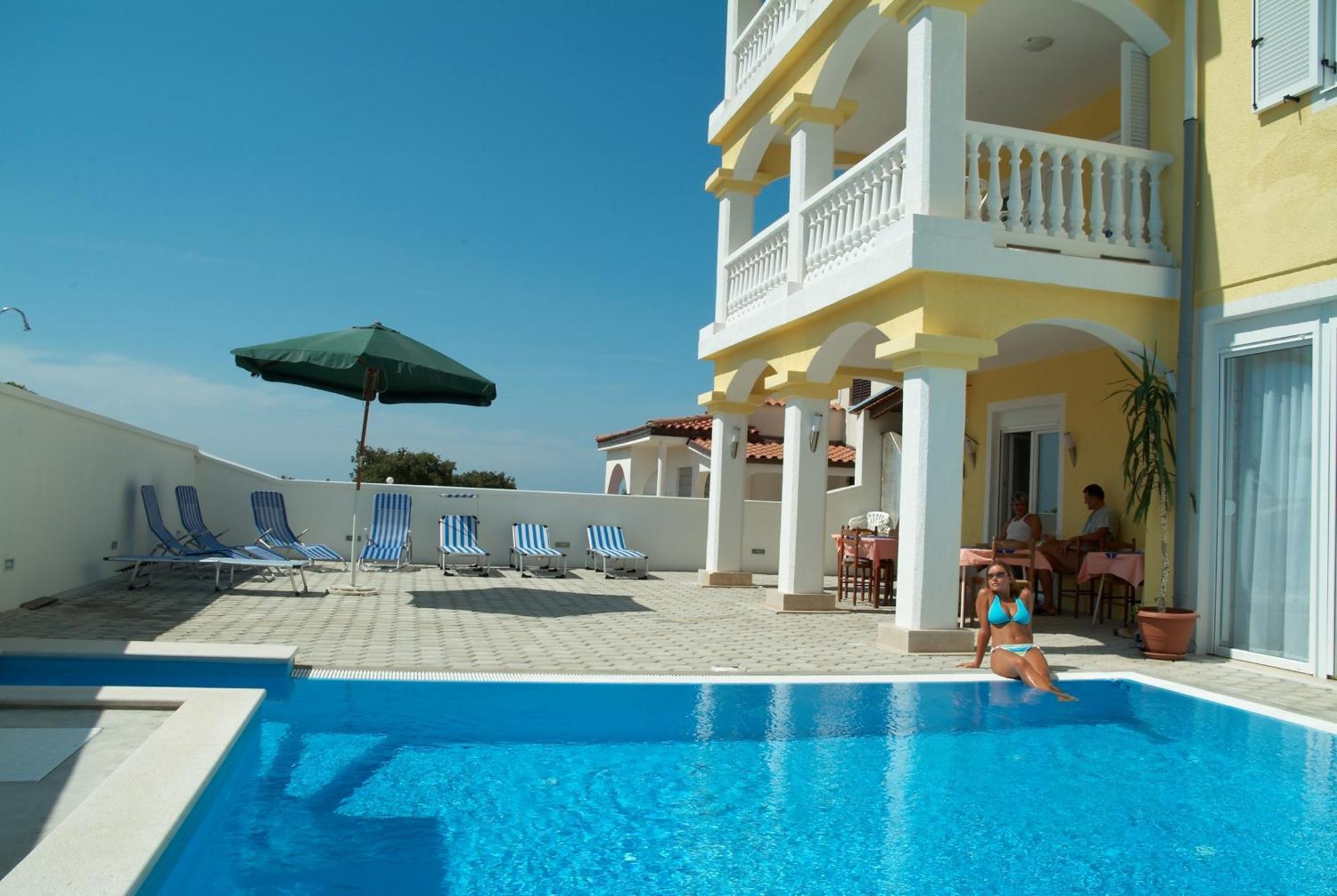 Rooms With A Swimming Pool Peroj, Fazana - 2235 외부 사진