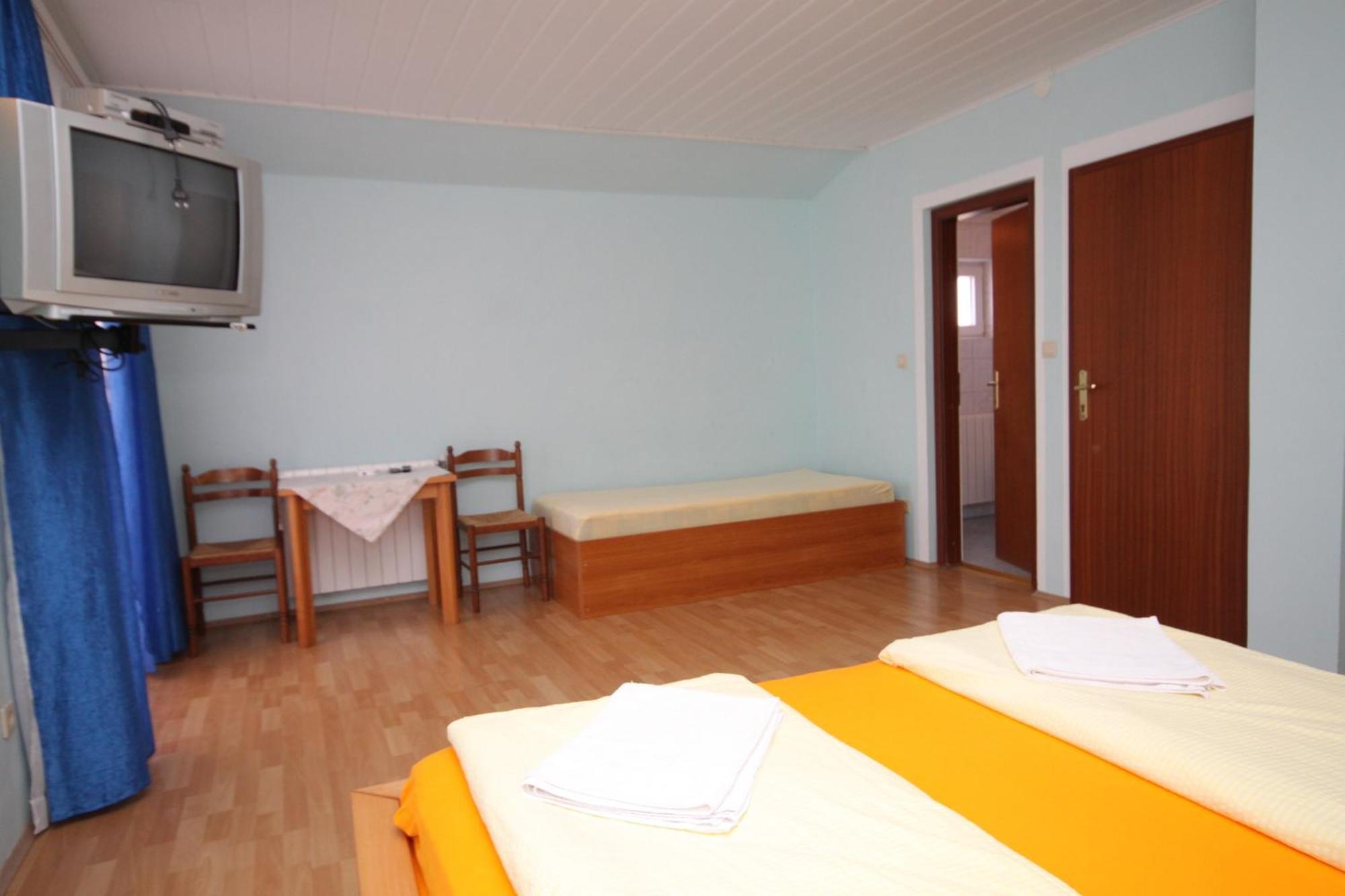 Rooms With A Swimming Pool Peroj, Fazana - 2235 객실 사진